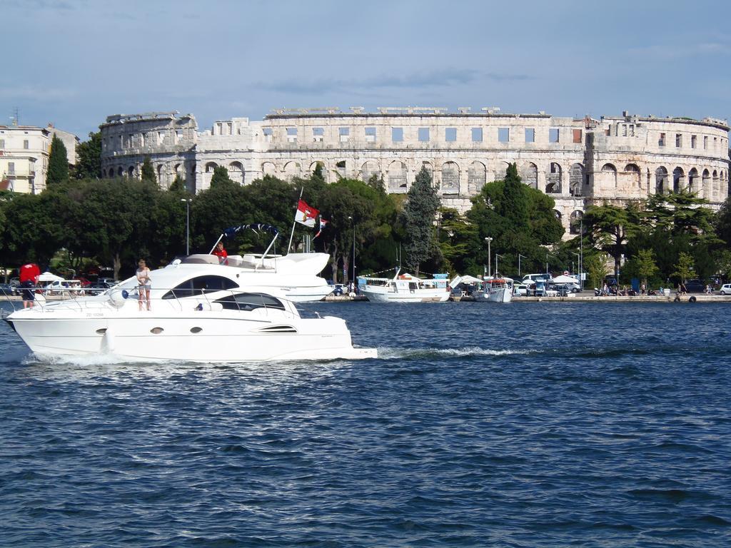 Apartments Lana Пула Екстериор снимка