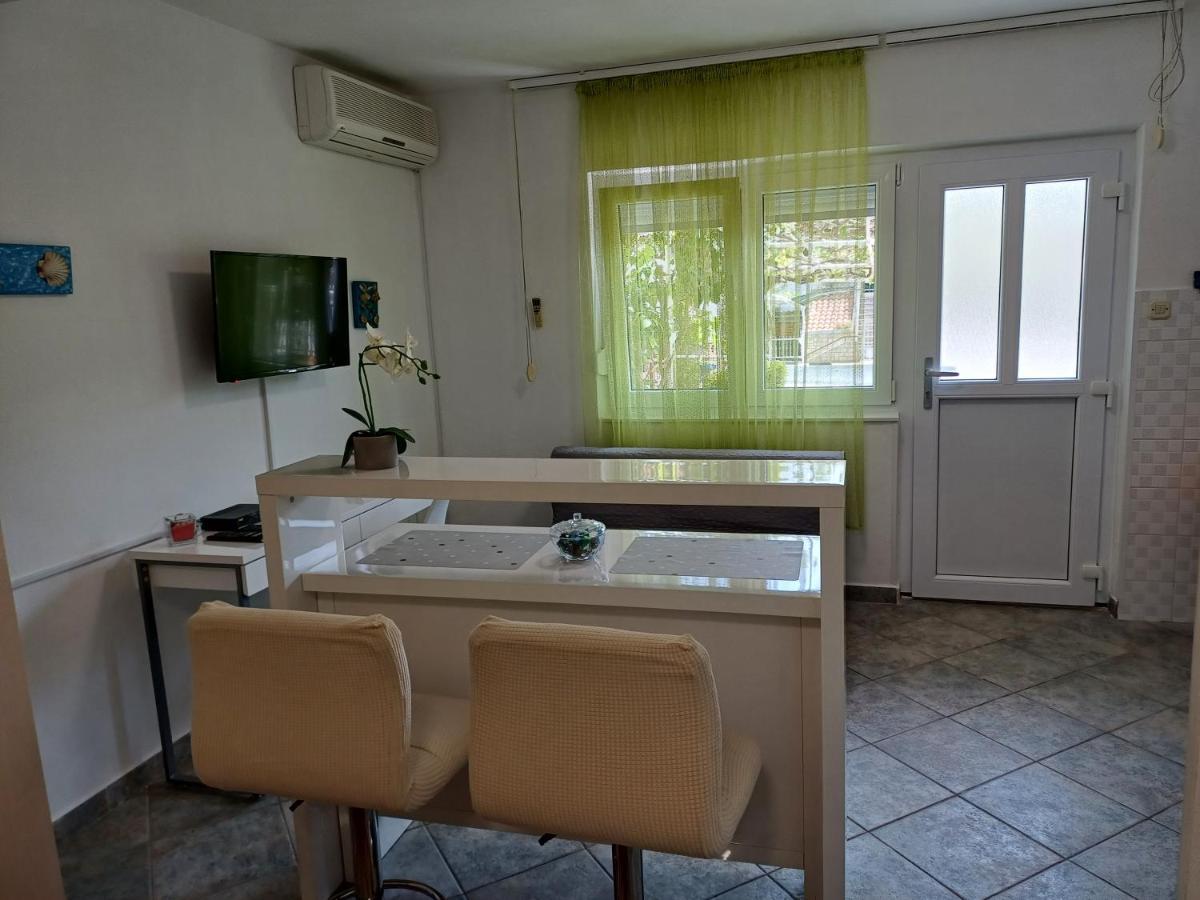 Apartments Lana Пула Екстериор снимка